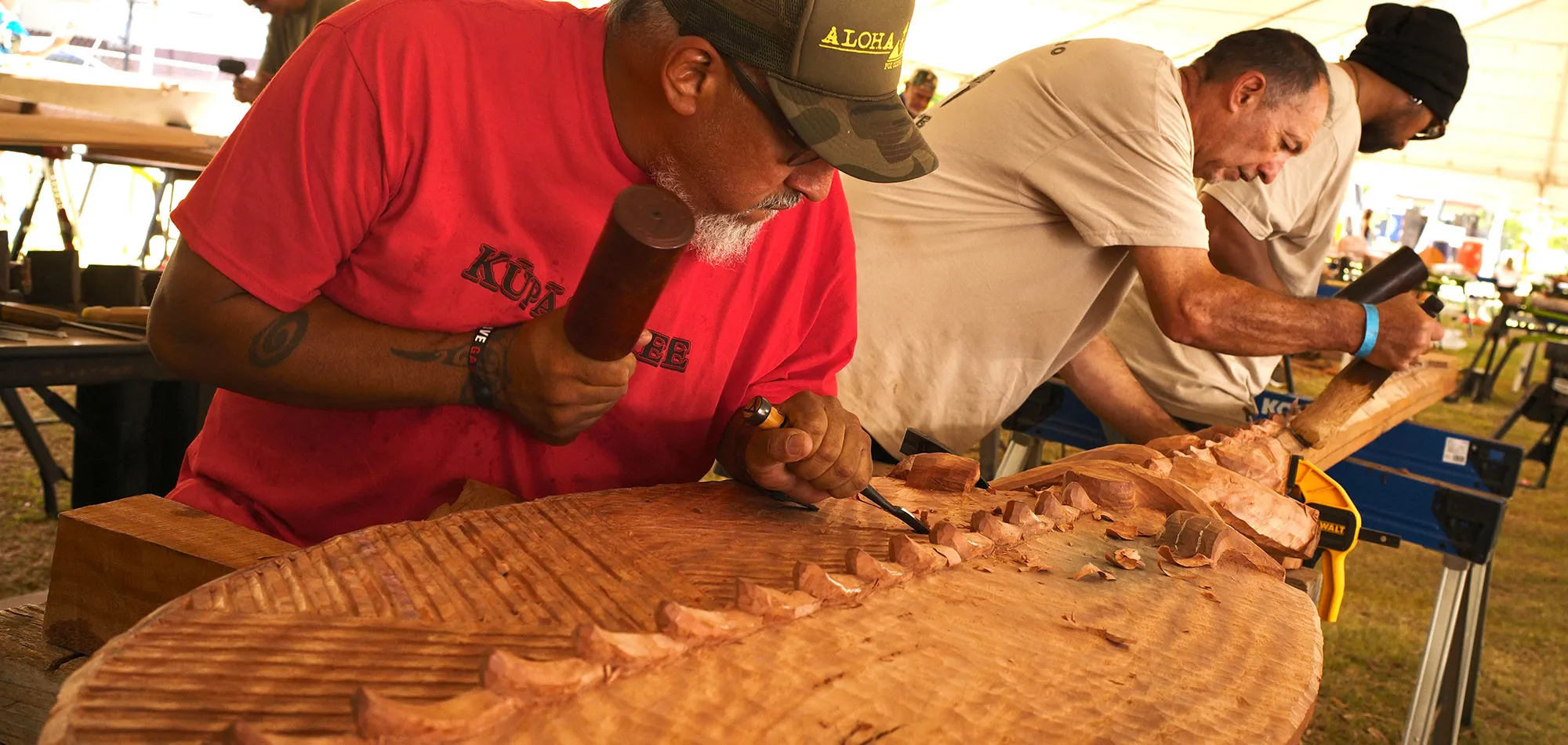 Hawai‘i and Aotearoa delegates collaborate on their Hoe Uli at Bishop Museum during FestPAC 2024.